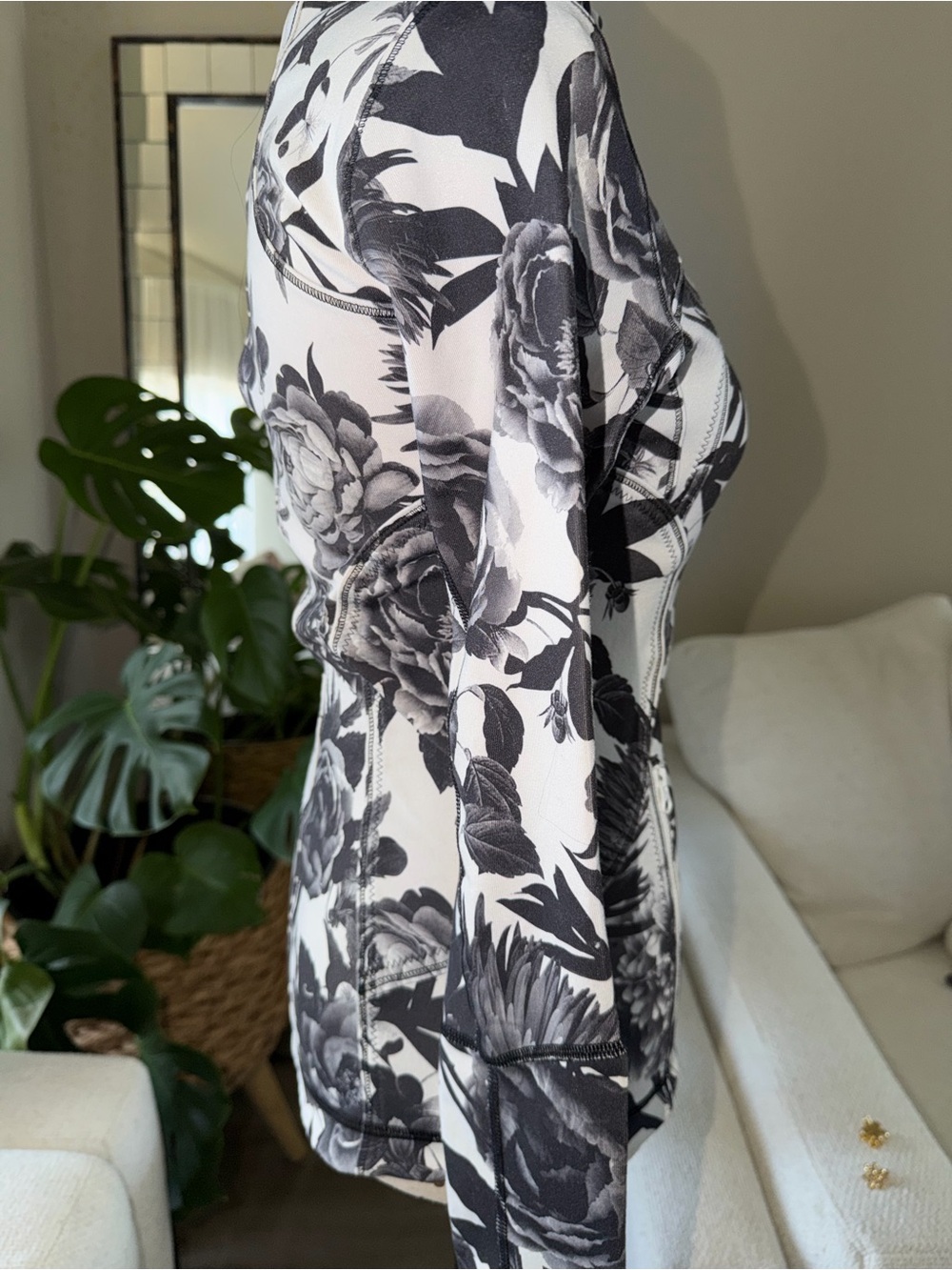 Lululemon Brisk Bloom Jacket SZ 2 - Picture 4 of 13